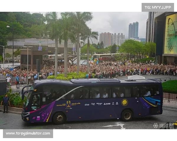 球迷机场通宵守候热情迎接利雅得胜利队员抵达香港 球迷机场通宵守候热情迎接利雅得胜利队员抵达香港